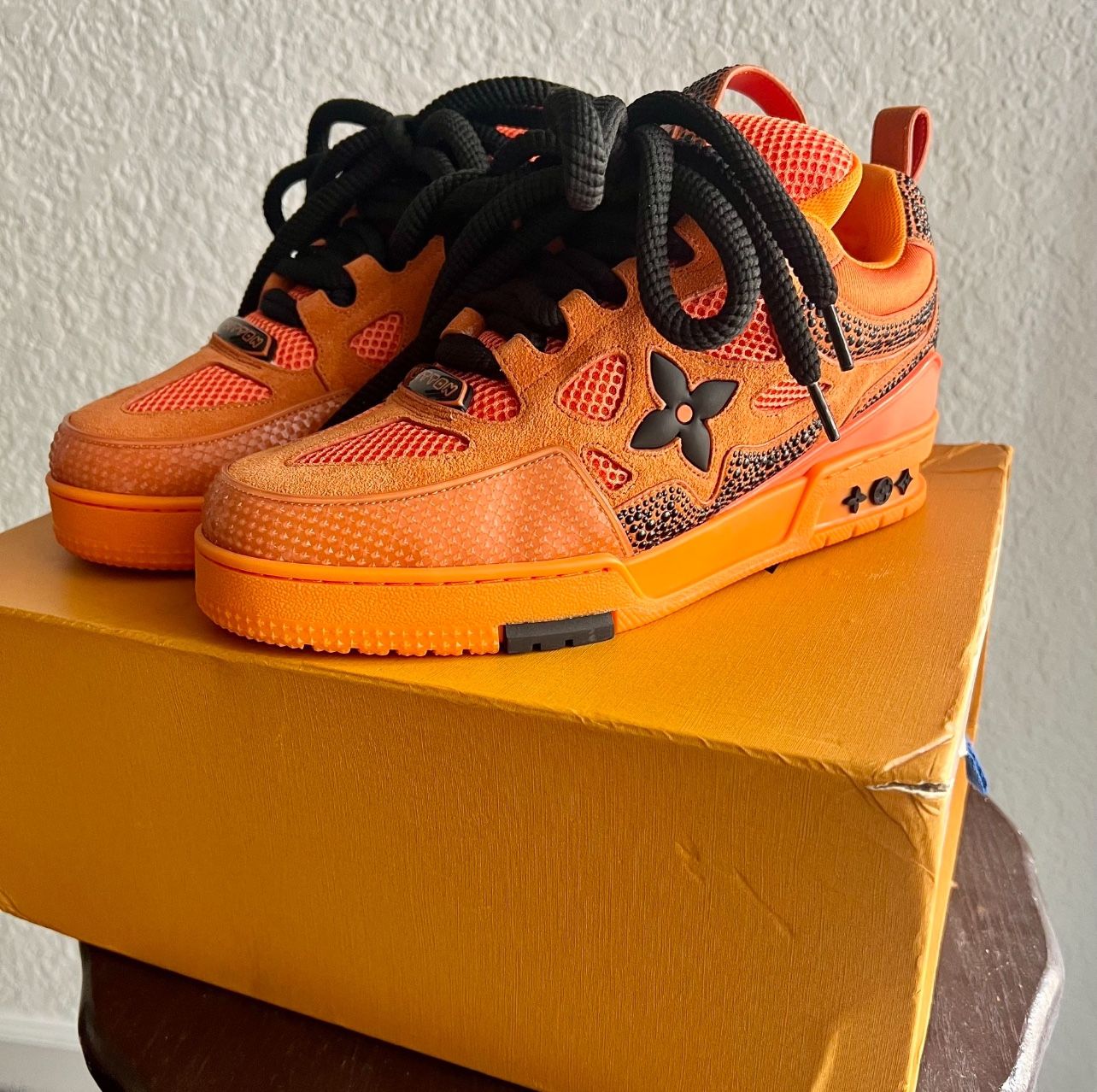 Lv Men’s 9.5 