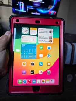 IPAD 7th GEN NO SCRATCHES ON SCREEN HEAVY DUTY CASE BATTERY EXELLENT READY FOR NEW USER less