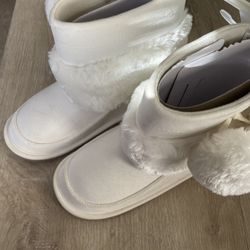 Girl White Winter Boots Size 1