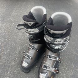 Ski Boots Lange Size 9 To 9.5