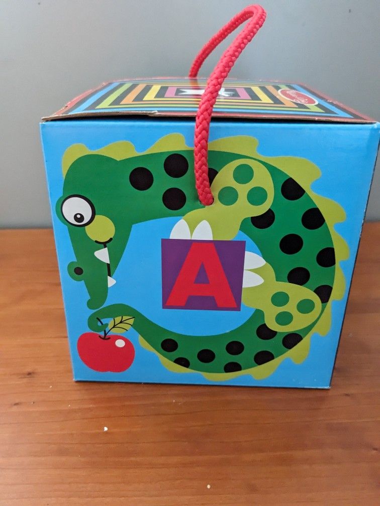 NEW Melissa & Doug Deluxe 10Piece Alphabet Nesting and Stacking Blocks