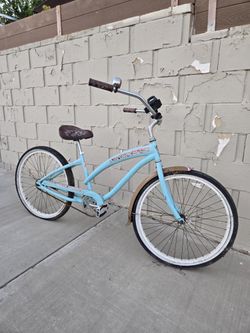 Woman's beach cruiser Used 
Needs tires 
