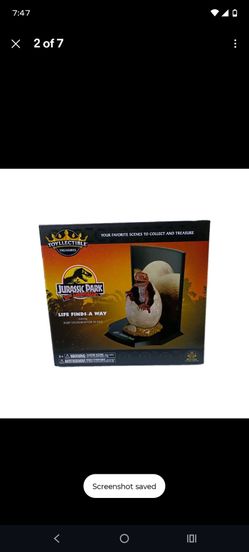 Jurassic Park  Noble Collection Toyllectible Treasure Baby Velociraptor Dino Egg