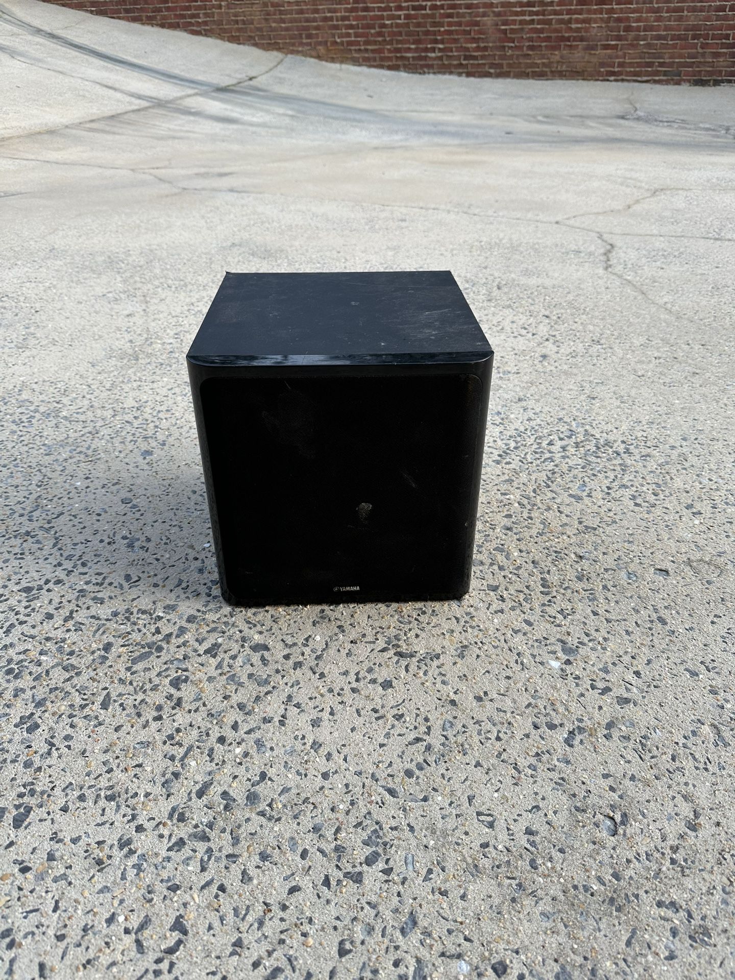 Yamaha Powered Subwoofer – Home Theater / Audio System
