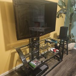 Samsung TV with Glass Mount Stand