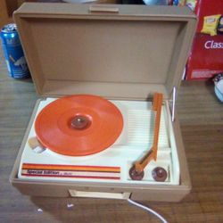 VINTAGE PORTABLE RECORD PLAYER