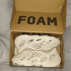 Yeezy Foam Runner
FY4567 Sand DS NEW In The Box Men's Size 11