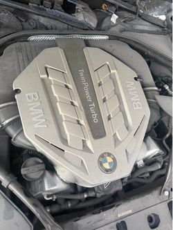 Bmw 550i engine cover 2013