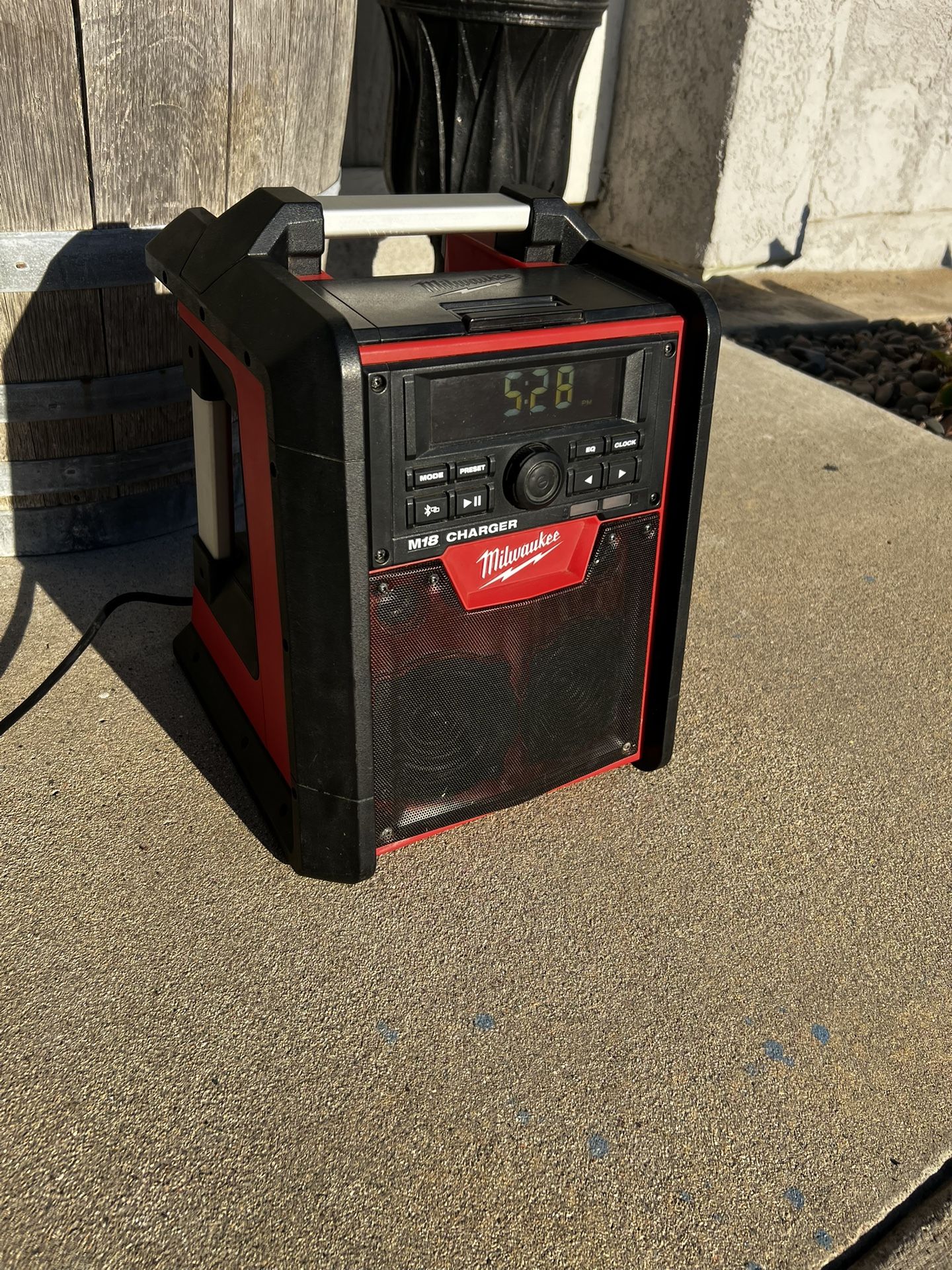 Milwaukee Speaker/Radio/Charger
