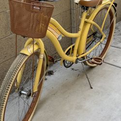 Huffy 26" Nel Lusso Women's Cruiser Bike with Perfect Fit Frame, Yellow.