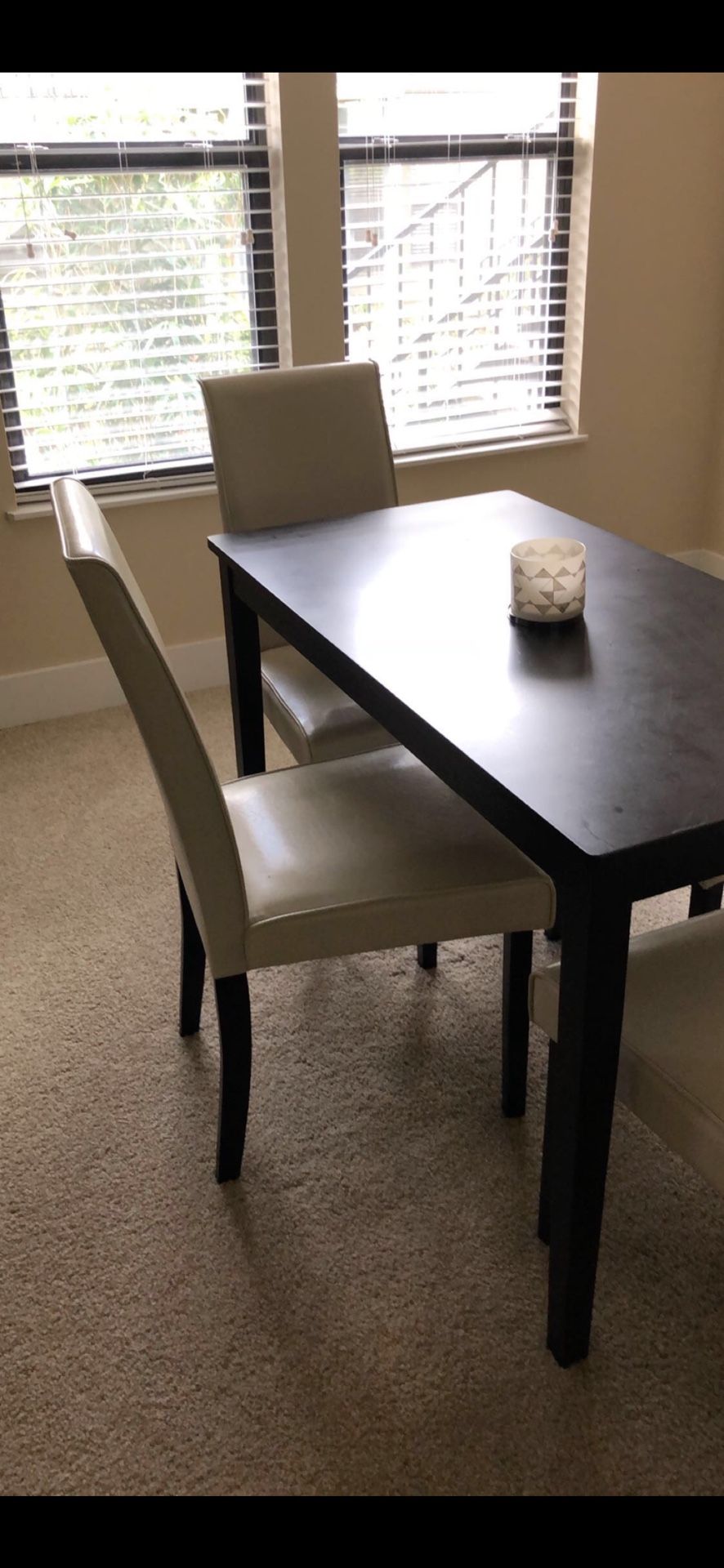 Table w/ 4 Chairs