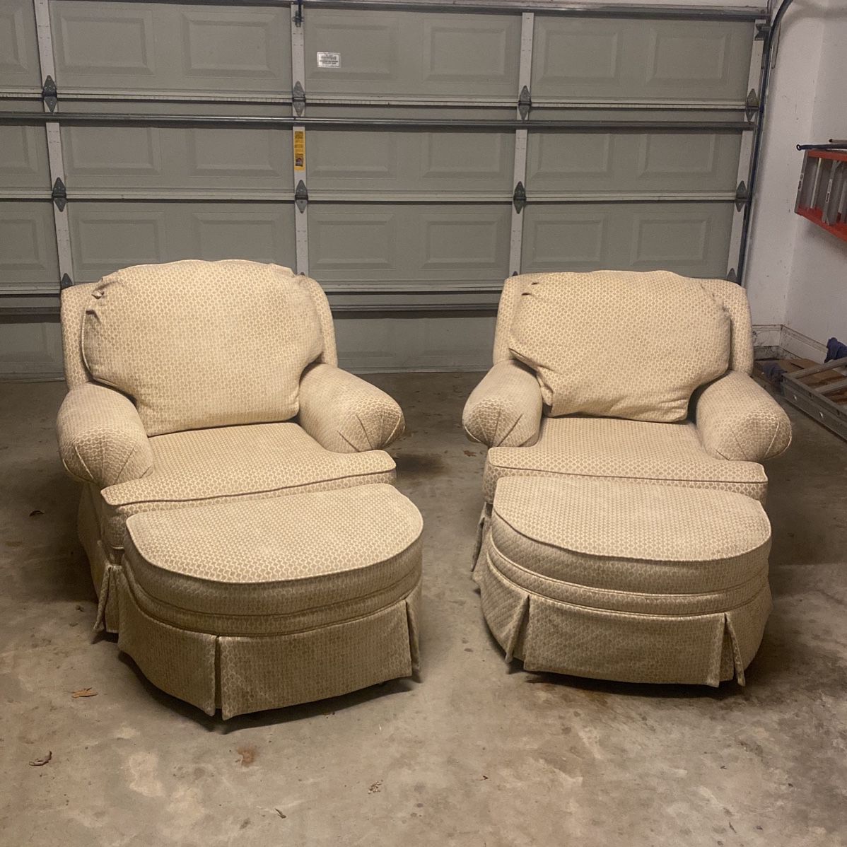 Two Lounge Chairs with Audoman 