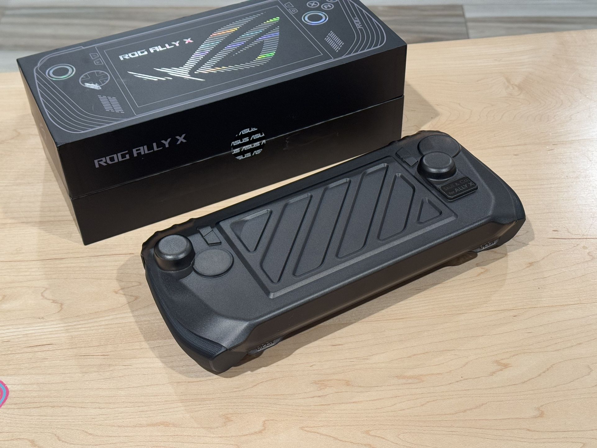 Asus ROG Ally X 1TB 24GB RAM Z1 Extreme + Case