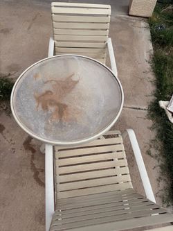 FREE Outdoor Patio Table and Chairs Set (Gary & empire)