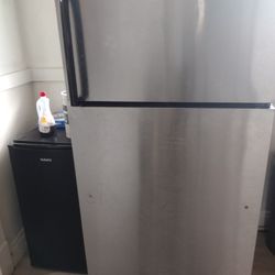 Refrigerator 