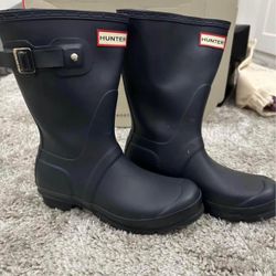 Hunter Women’s boots + Socks Included 