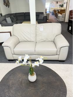 Cobbie loveseat leather