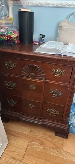 2 nightstands with 3 drawers