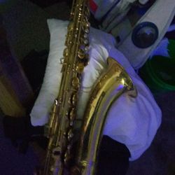  Conn Starburst Saxophone 