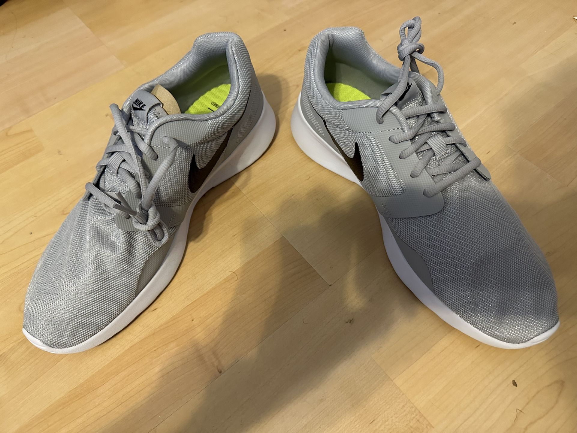 NIKE Men's Tanjun Sneakers, Breathable Textile Uppers and