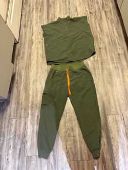 Women’s sz XS & SP Figs Scrub Set