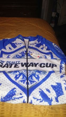 Mt Norah bike rider zip up shirt