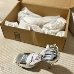 BRAND NEW Silver Dream Pairs Heels – Size 10 