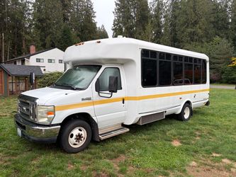 2010 Shuttle Bus with active wheelchair lift!