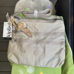 Kipling Women's Alvar Crossbody Bag, Super Light, Durable Messenger Bag, Shoulder Bag