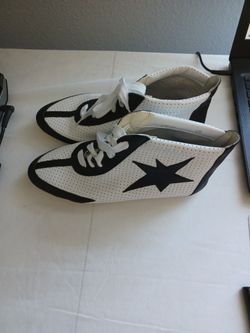 Chinese Laundry White Black Star Sneaker Size 8