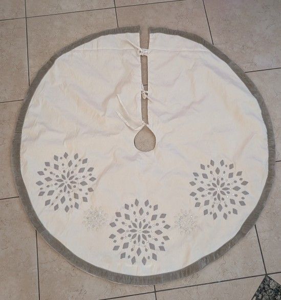 Snowflake Christmas Tree Skirt