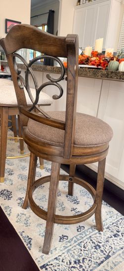 Traditional Wood Swivel Bar Stool – Upholstered Seat & Decorative Metal Back