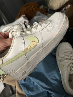 Woman’s Nike size 8
