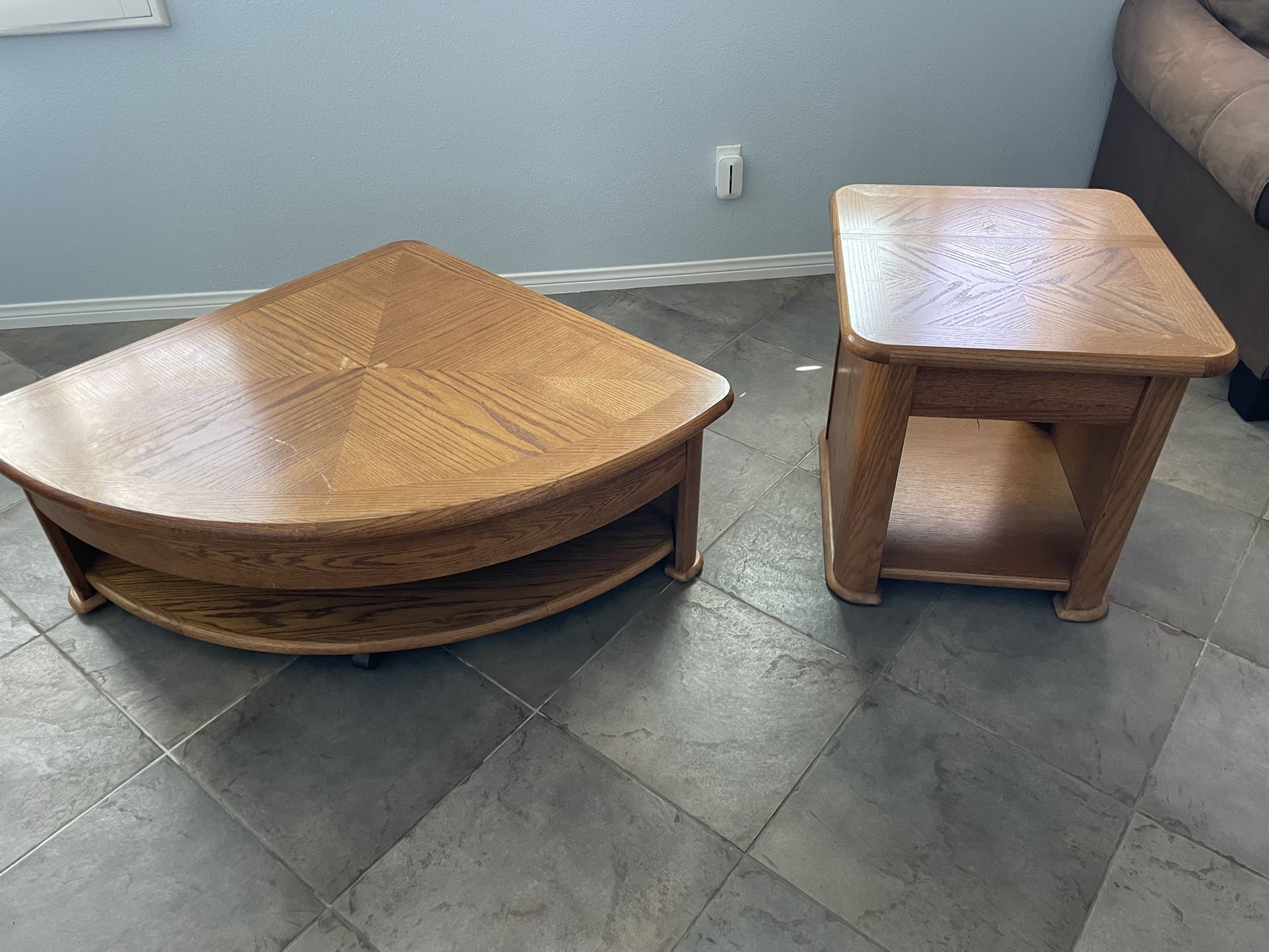 Set Of 2 Lift Top Oak Coffee Table And End Table