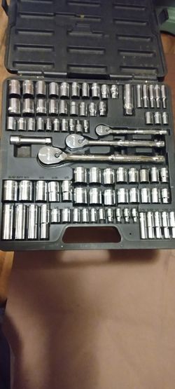 Duralast 1/4",3/8"&1/2" Drives Rachets. 82pcs