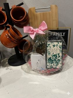 Air pods 4gen y perfume Gucci Bloom $200 regalo perfecto para el día de las Madres