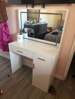 White Vanity Desk with Lighted Mirror