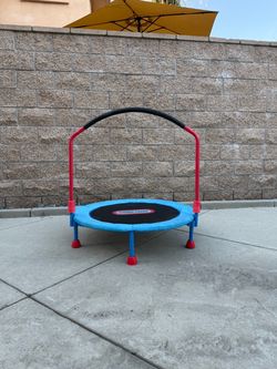 Folding trampoline