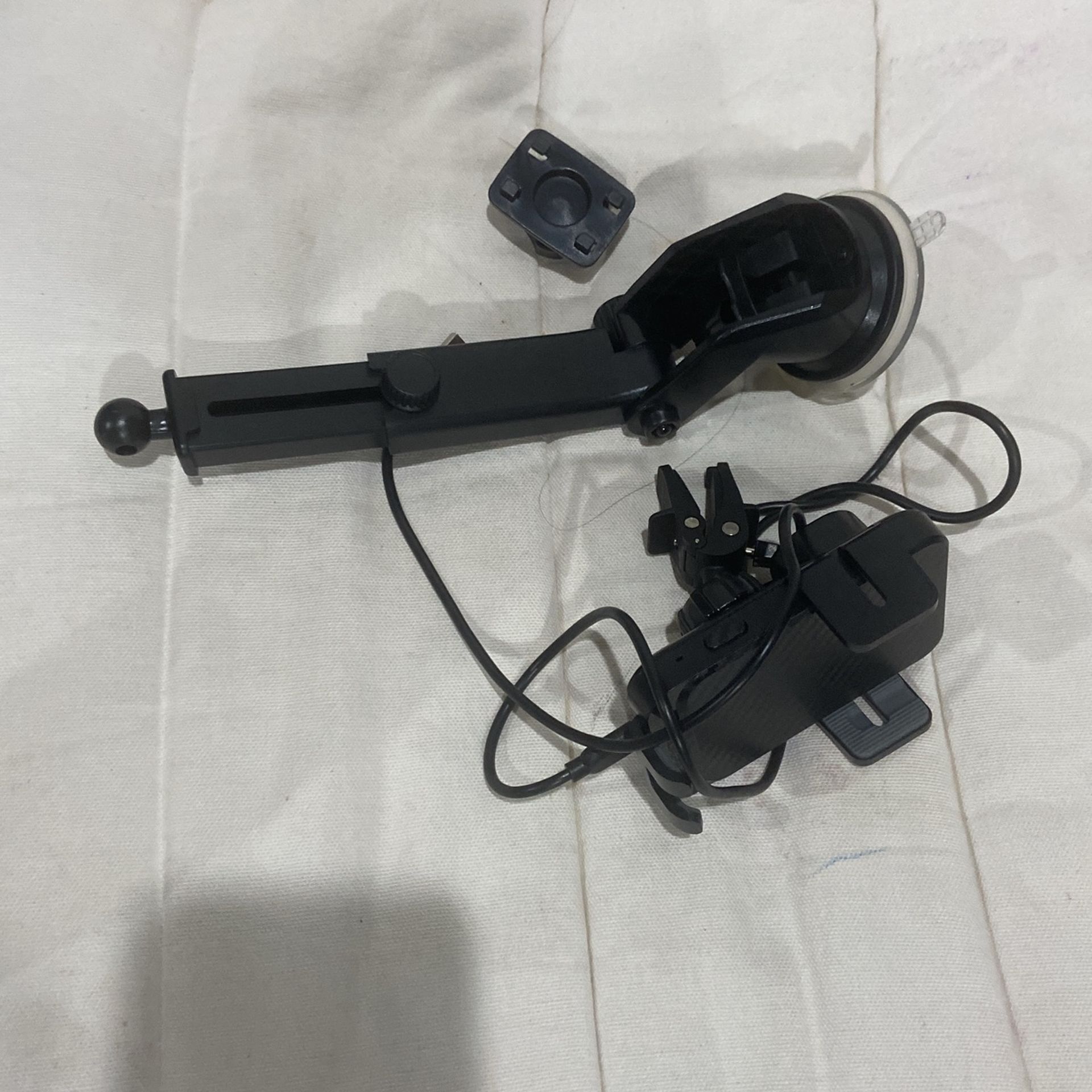 Car Phone Charger ( Wireless ) And GPS Mount