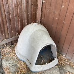 LARGE DOG, DOG HOUSE