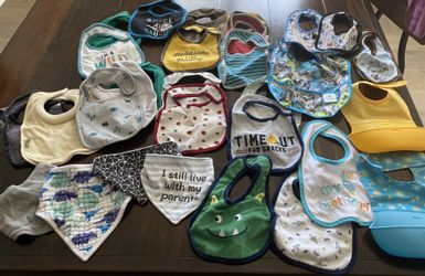 30 Bibs. Various brands : oxo , tommee tippee, Carter’s, Disney.