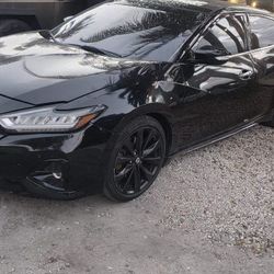 2017 Nissan maxima sl 77000k miles $8000 obo