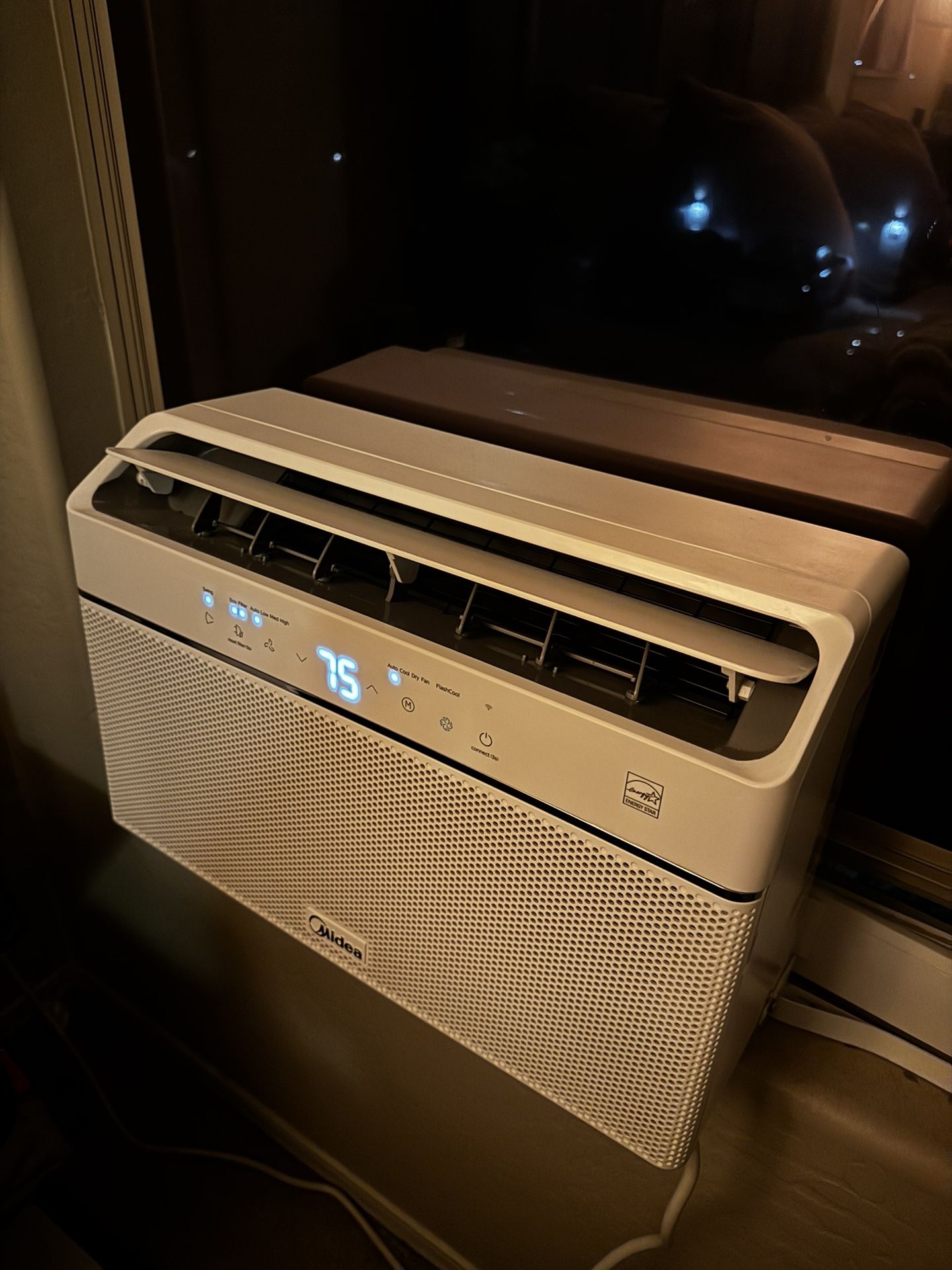 Used Midea Window Air Conditioner 8,000 btu - 350 sqf