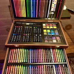 Awesome 🤩 !!! Complete Art Set W/ Paint + Pencils + Oil Crayons And More!