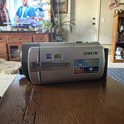 Sony Handycam DCR-SX85 Silver Video Digital Camcorder 70x Zoom  - TESTED