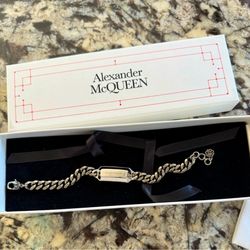 ALEXANDER MCQUEEN SILVER/PEWTER CHAIN BRACELET W Logo Skull Charm NEW!Box w/Tags 2023 collection