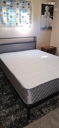 Queen size mattress BRAND NEW IN BOX!