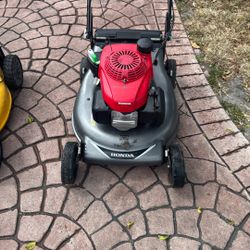 Honda HRR216 Self Propelled Mower