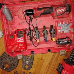 Milwaukee M18 Short Toss Press Tool Kit Great Condition 