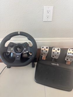 Logitech G920 Racing Wheel & Pedals for Xbox/PC – Like New